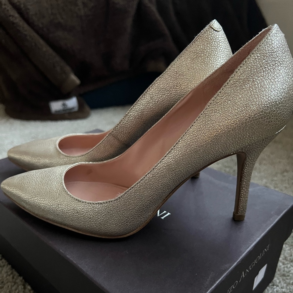 Enzo Angiolini Call Me gold Shimmer Pump (8)